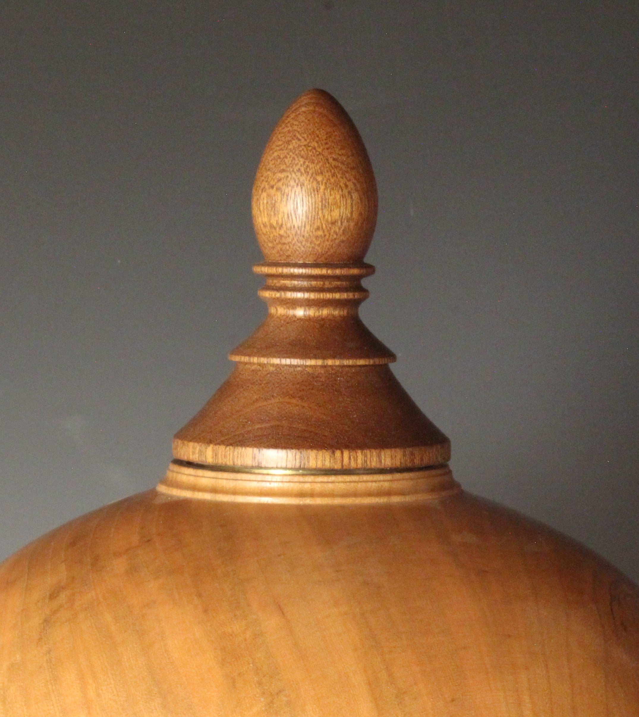 Maple Urn with Wenge top UR-02